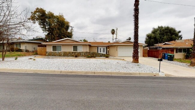 Building Photo - Coming Soon! Awesome 4/2 Single Story home in the heart of Loma Linda for Lease!