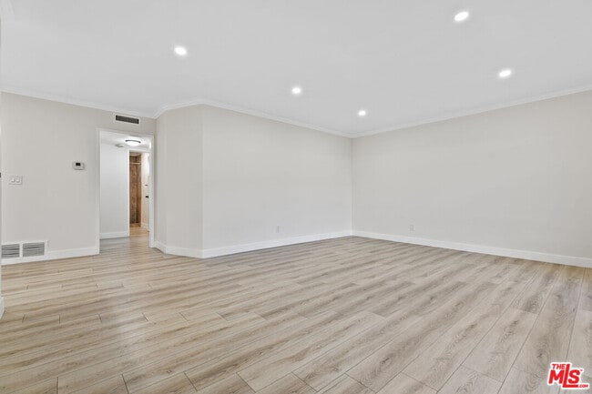 Photo - 330 E Dryden St Unit 14