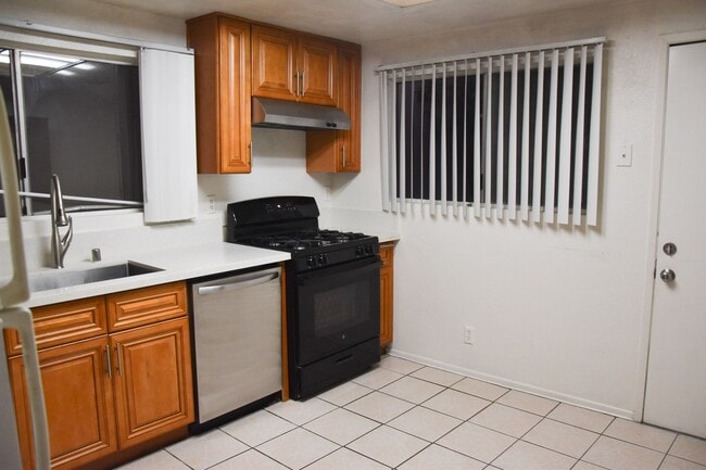 Building Photo - Cypress (125-127) South Unit Cypress (125) South