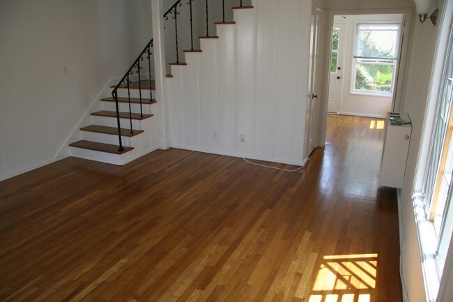 Photo - 2028 3/4 Argyle Ave