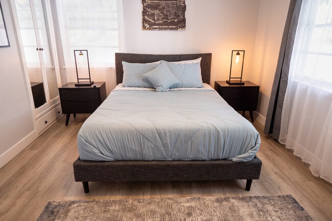 Photo - 10857 Kling St