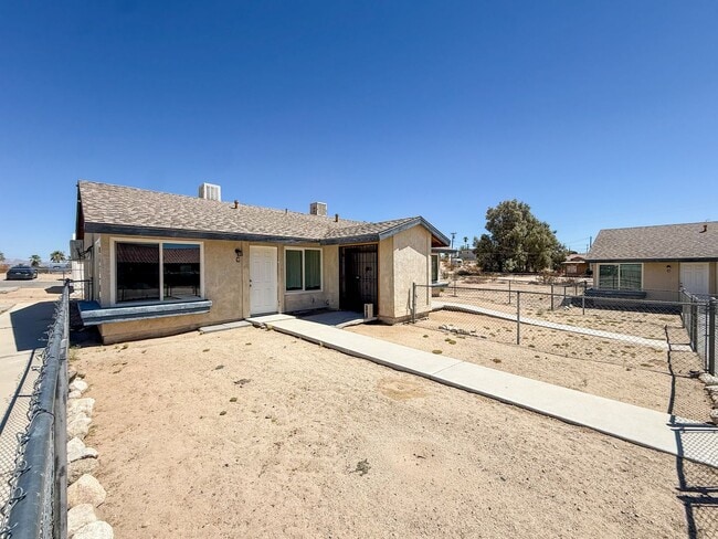 Building Photo - 5839 Bagley Ave Unit A