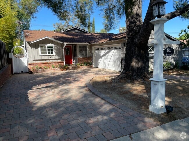 Building Photo - 4 Bedroom Pool Home for Rent in Woodland H...