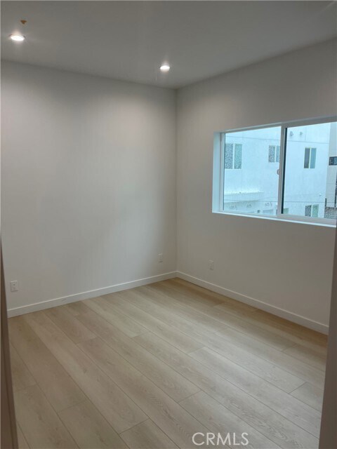 Photo - 611 W 41st Pl