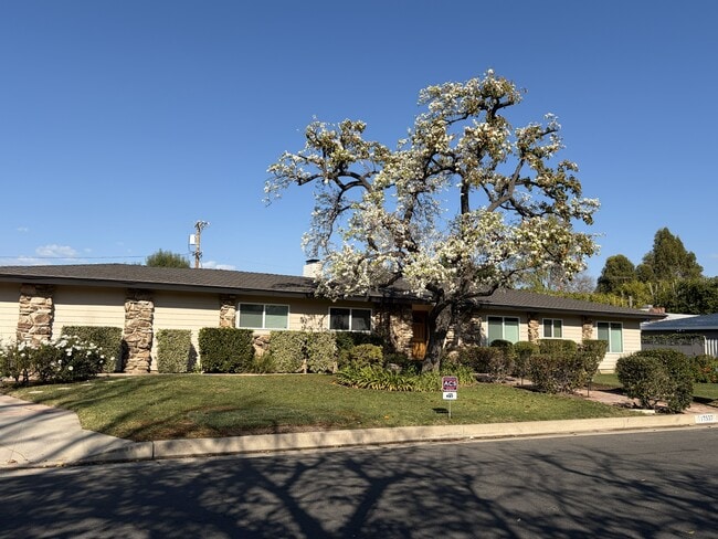 Photo - 17537 Margate St