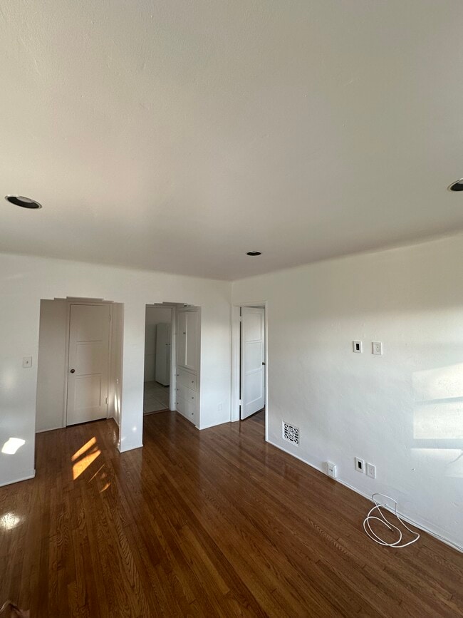 Building Photo - 1444 S Ogden Dr Unit Upper 1