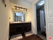 Photo - 9558 Swinton Ave