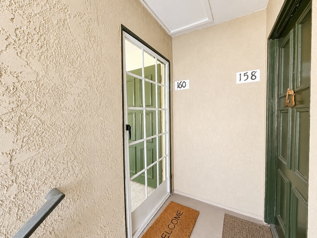 Photo - 160 Streamwood Unit 160 Streamwood