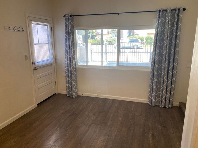 Photo - 3047.5 Macaulay St