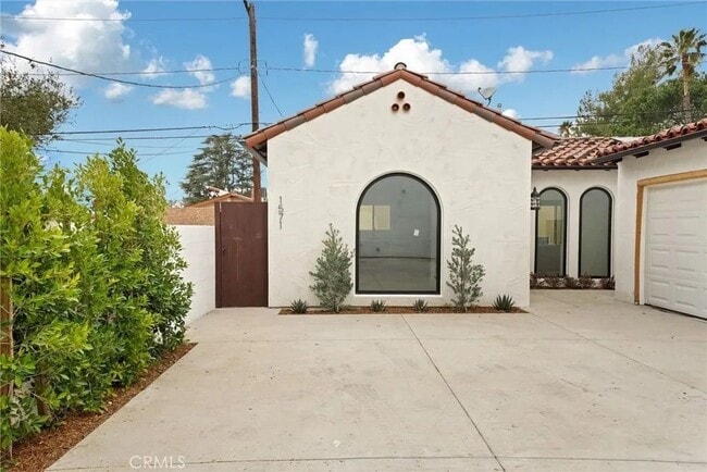 Building Photo - 1569 Wesley Ave