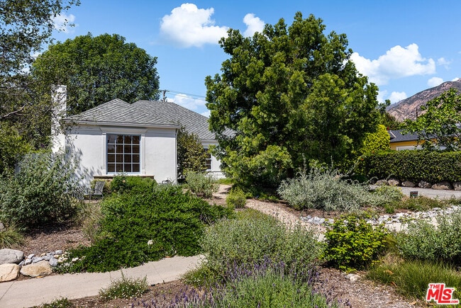 Building Photo - 2091 N Roosevelt Ave