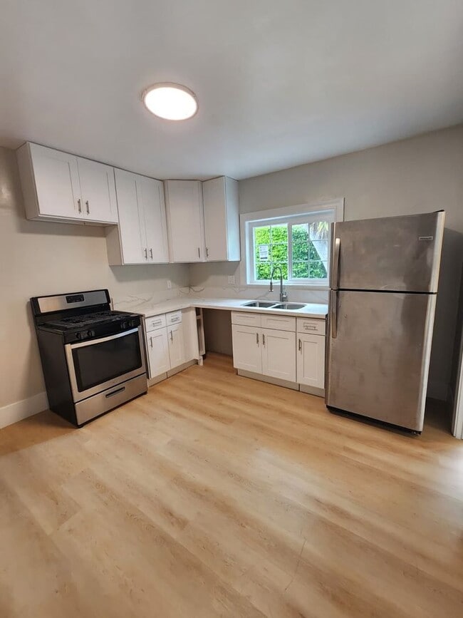 Photo - 3960 Redwood Ave Unit 3960