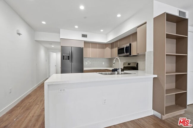 Photo - 130 S Croft Ave Unit 201