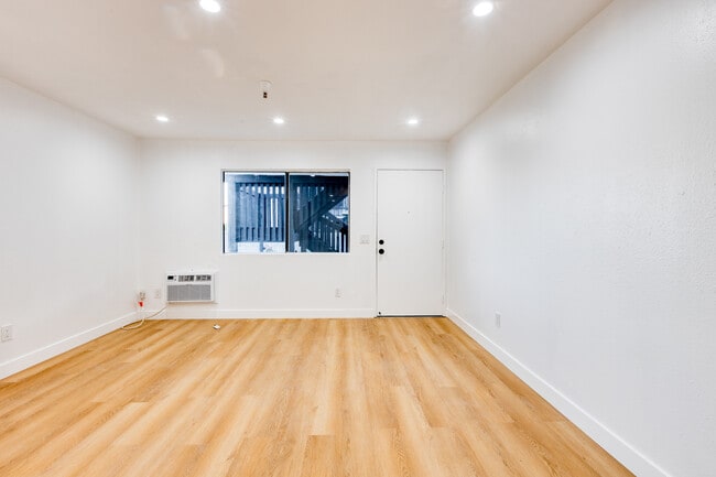 Photo - 3296 Franklin Ave Unit #10