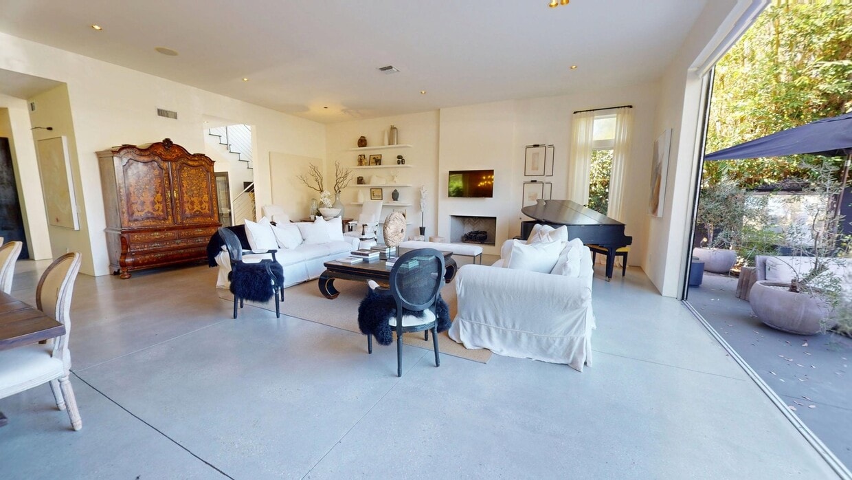 3D Tour - 2425 Clement Ave