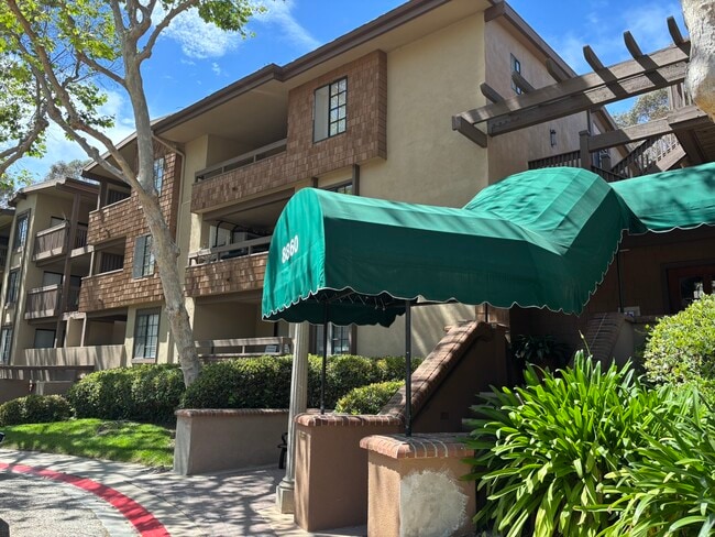 Building Photo - 8860 Villa La Jolla Dr
