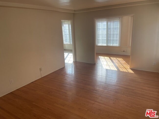 Photo - 130 E Hillcrest Blvd