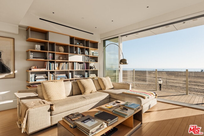 Photo - 1267 Palisades Beach Rd