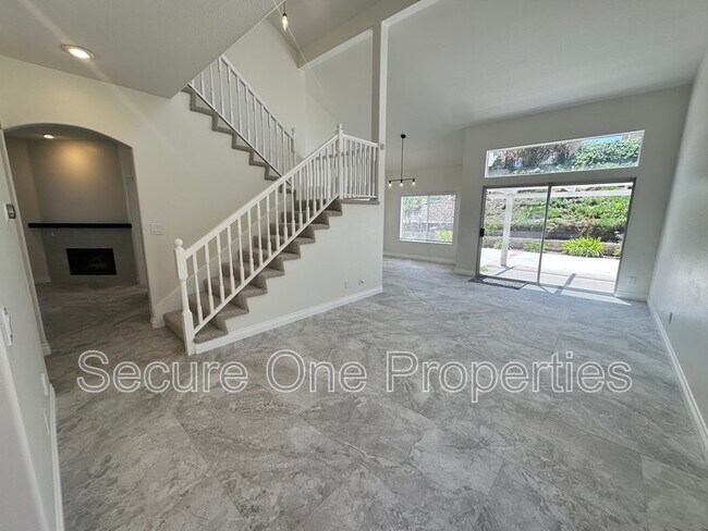 Photo - 1740 Amarelle St