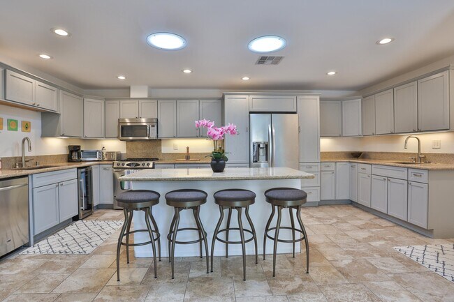 Photo - 1421 Sunflower Cir N