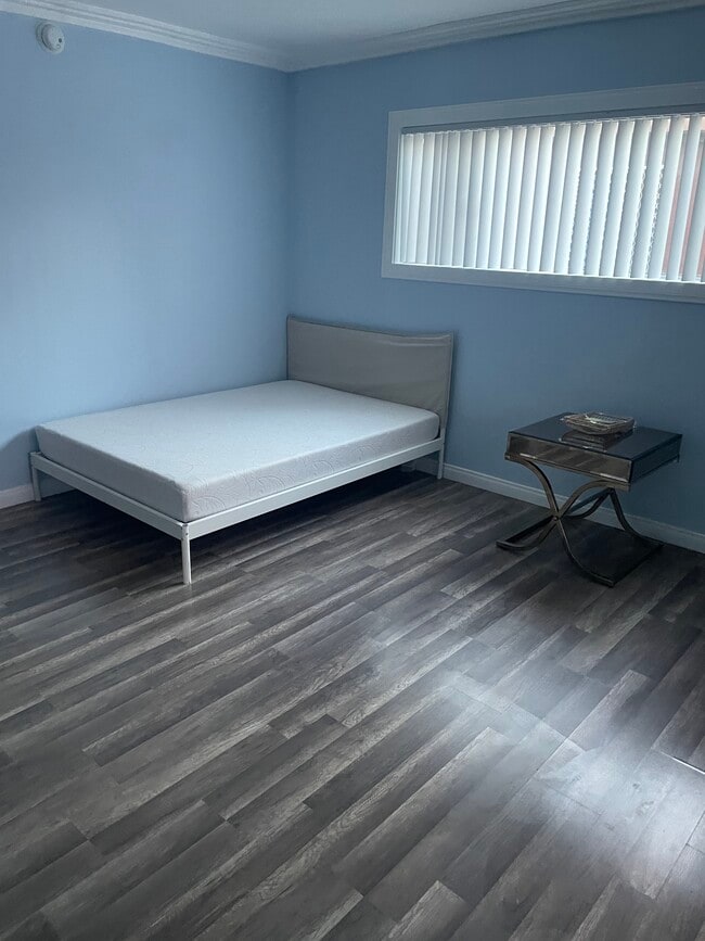 Building Photo - 3539 W 108th St Unit 1