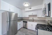 2BR, 2BA - 750SF - Kitchen - 210 Garfield