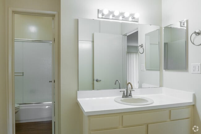 Unit - Olive Tree Apartments