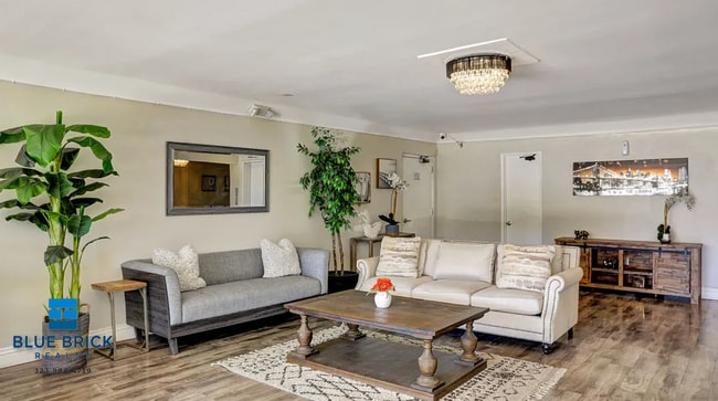 Building Photo - 12325 Chandler Blvd Unit 309