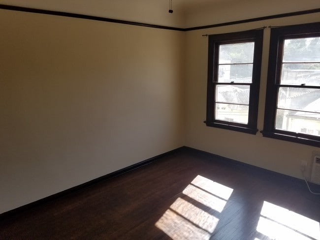 Photo - 2137 Vine St