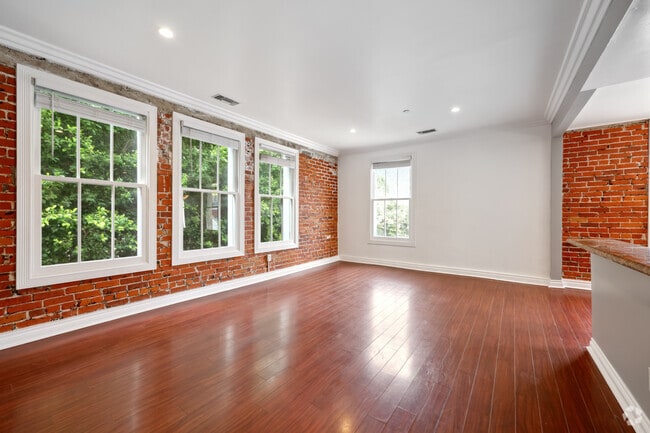 1BR, 1BA -650SF - 1236 N Flores St