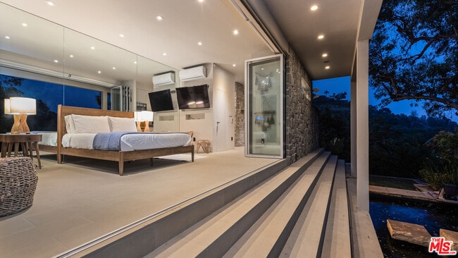 Photo - 10556 Fontenelle Way