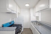 1BR, 1BA - 520SF - Kitchen - Vassar Carriage House