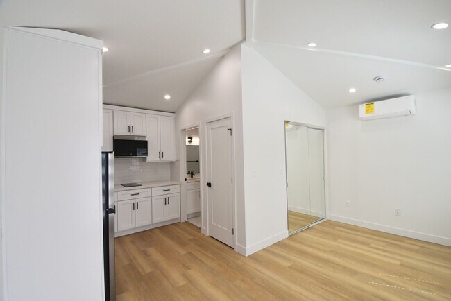 Photo - 10839 Moorpark St Unit 47.5