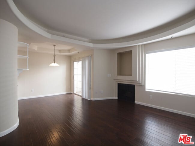 Photo - 10627 Moorpark St Unit 4