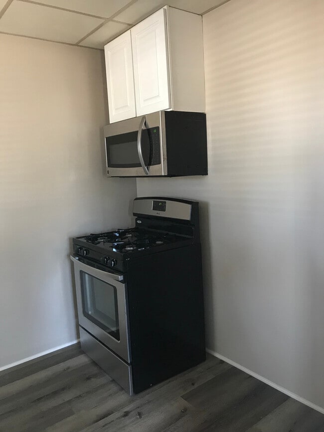 Photo - TWO BEDROOM HOUSE IN LAKEWOOD--GREAT LOCAT...