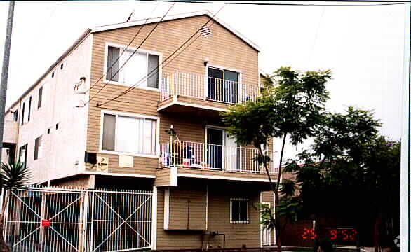 Photo - 1636 E 6th St Apartments