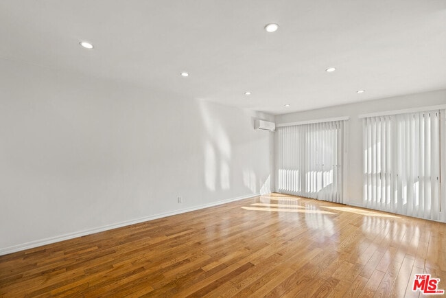 Photo - 1425 N Harper Ave Unit 2