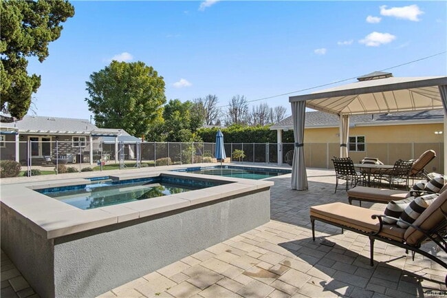 Building Photo - 6835 Aldea Ave