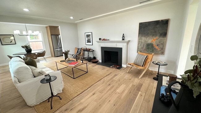 Photo - 5950 Simpson Ave