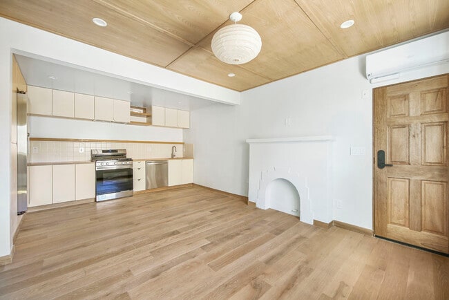 Building Photo - 3361 Hamilton Way Unit 3