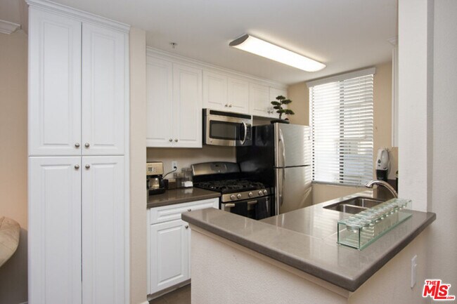 Photo - 7320 Hawthorn Ave Unit 213