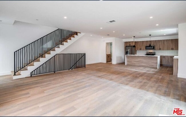 Photo - 354 Newland St