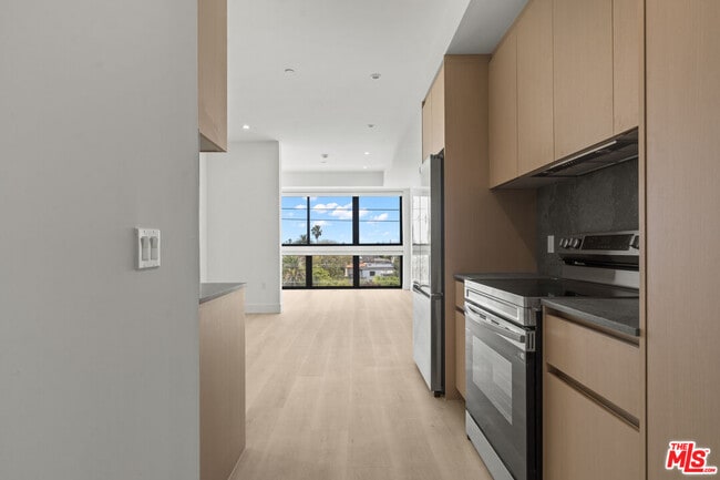 Building Photo - 1808 Lincoln Blvd Unit 204