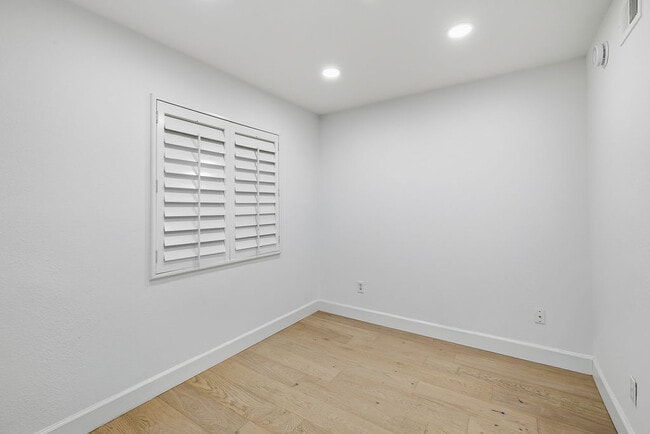 Photo - 501 Herondo St