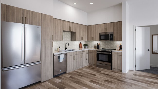 Building Photo - Colony Parc