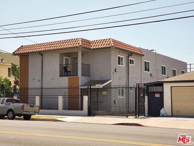 Building Photo - 2422 Venice Blvd. Rental