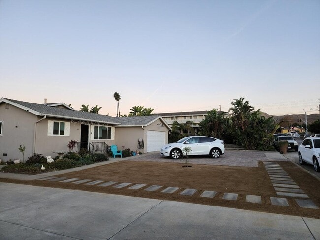 Photo - 65 College Dr