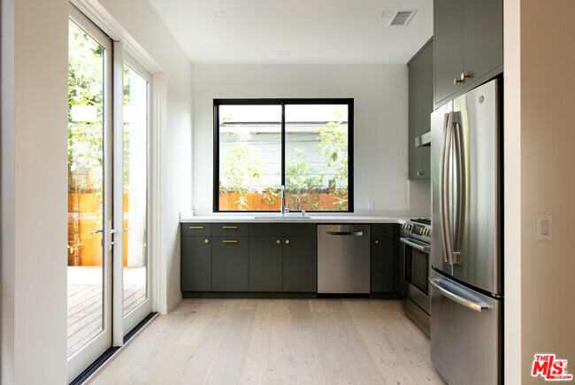 Building Photo - 633 Palms Blvd Unit B Rental