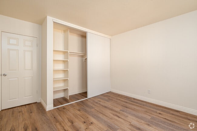 1BR, 1BA - 594SF - Bedroom - El Conquistador Apartments