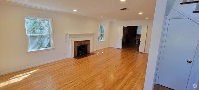 Building Photo - 661 Warner Ave Rental